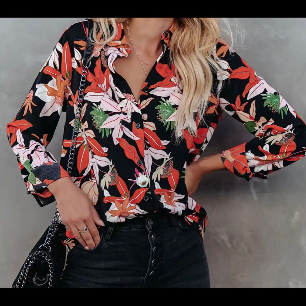Floral 🌸💐🌺 button down blouse top